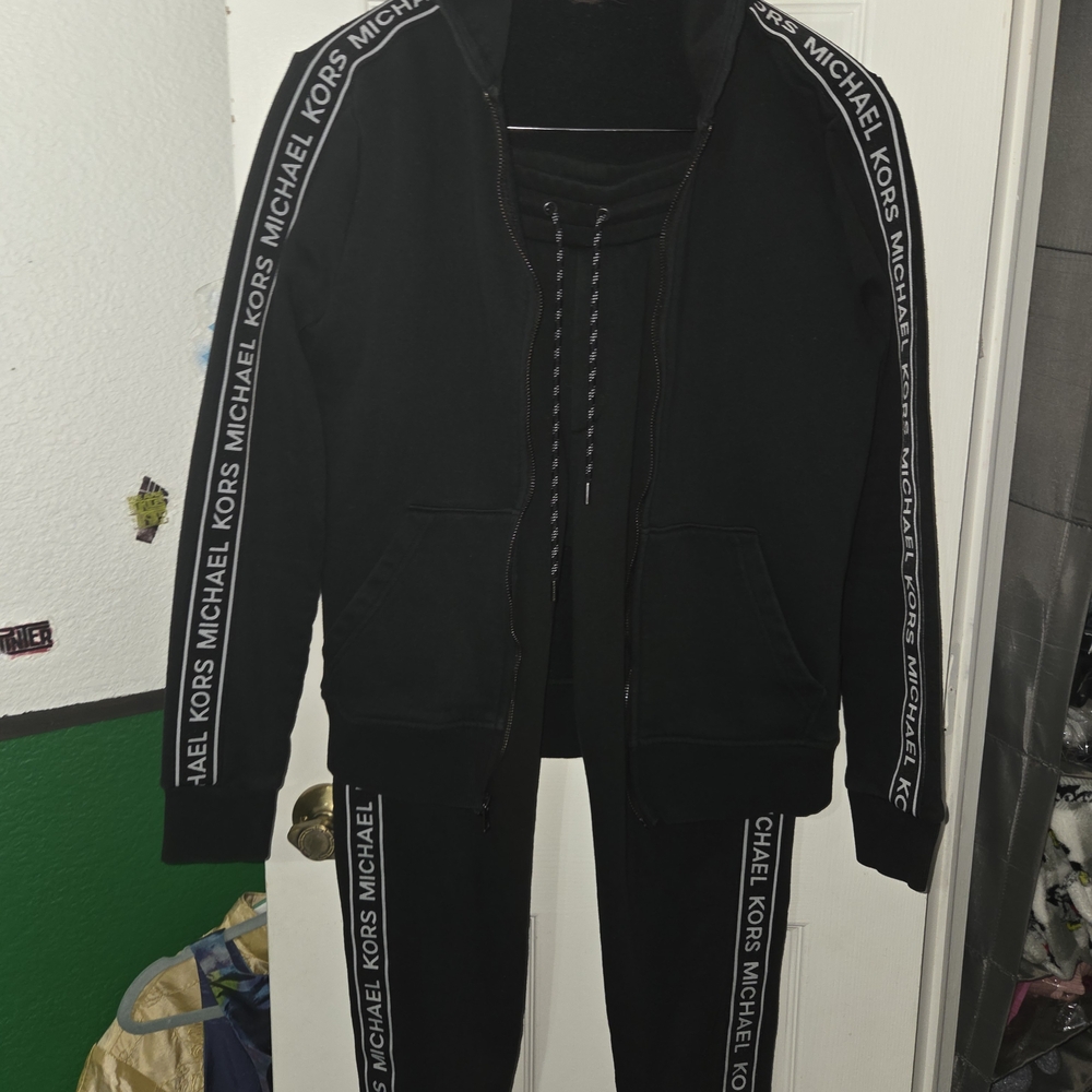 Michael Kors Black Logo-Trim Hoodie & Joggers Set - Picture 14 of 15